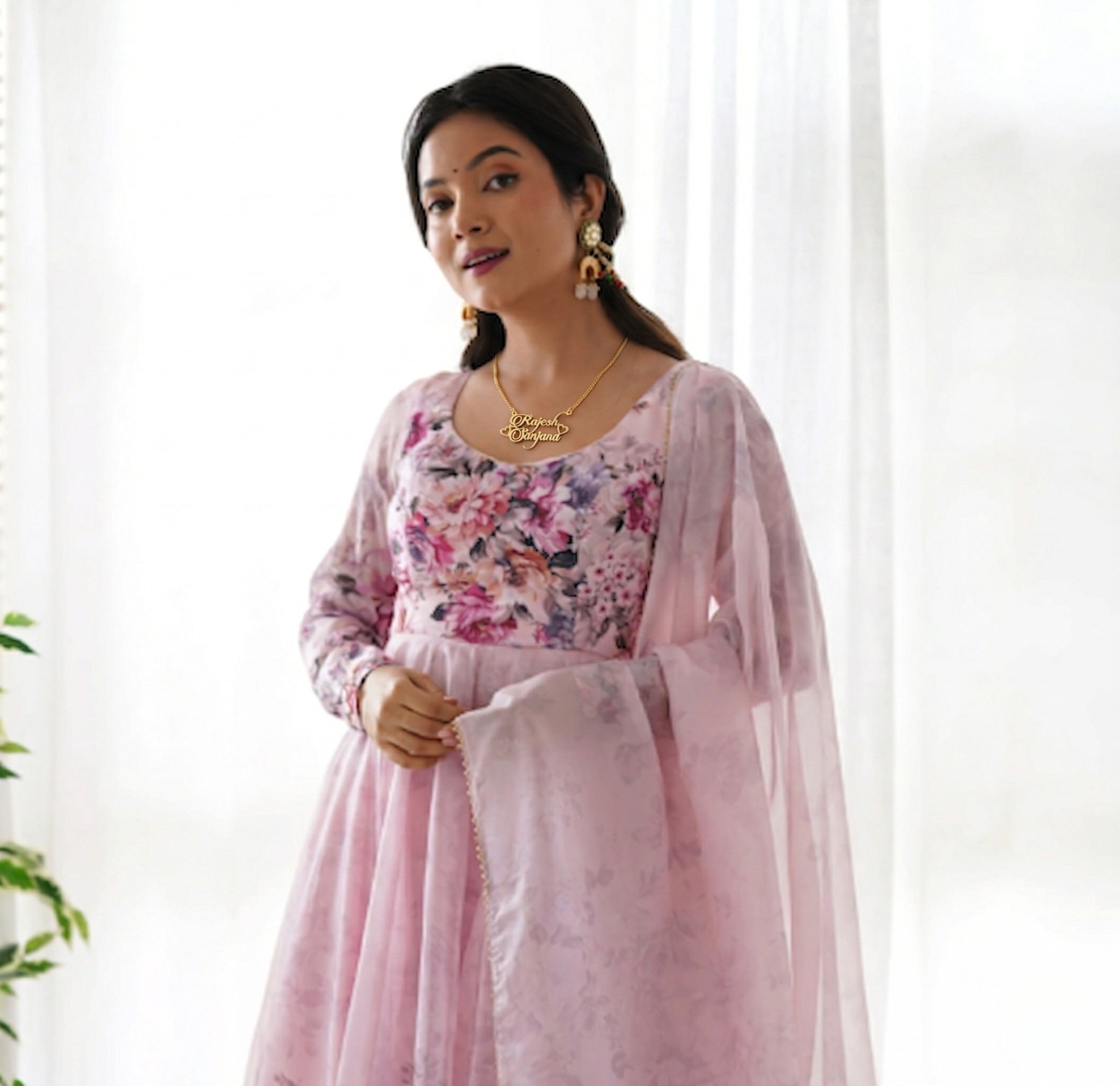 Personalized Name Necklace for Women – Trendy Gold Custom Jewelry Gift