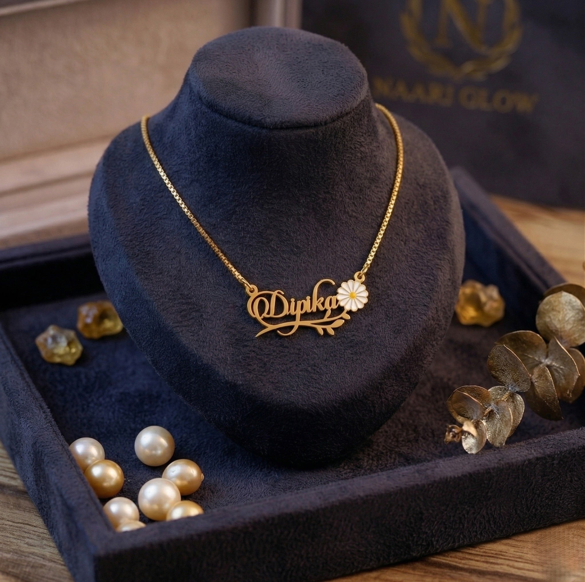 Personalized Flower Name Necklace – Custom Gold Name Pendant with Daisy Design